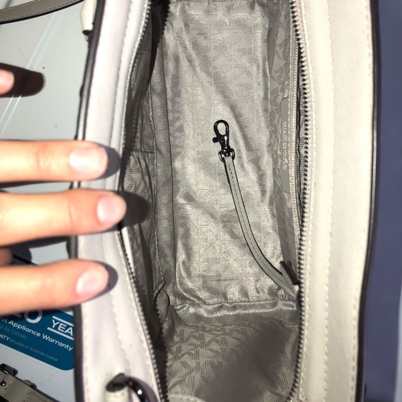 Michael Kors purse - Picture 6 of 7